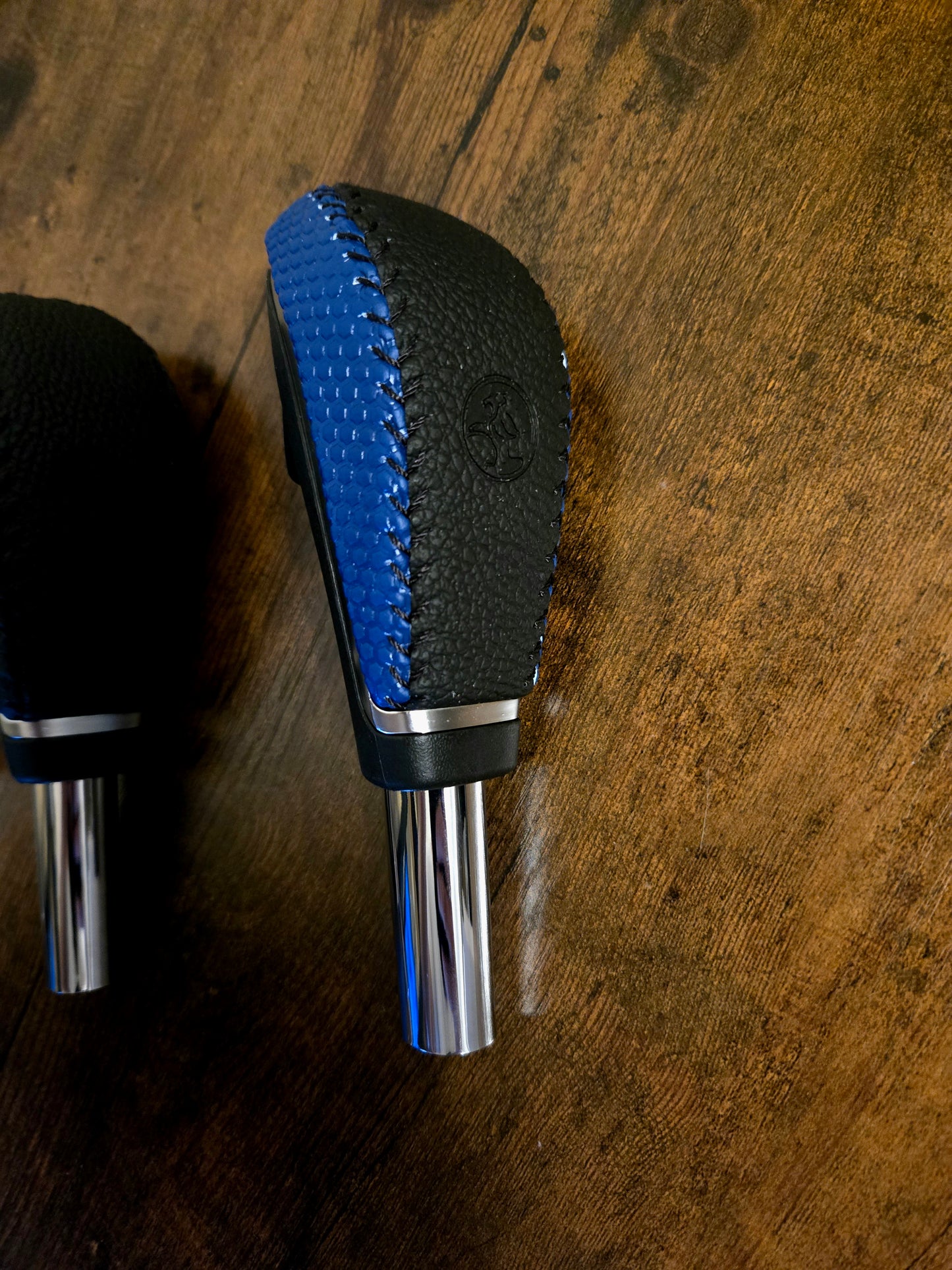 Pontiac G8 & Chevy Caprice Shift Knob Assembly Blue/Black