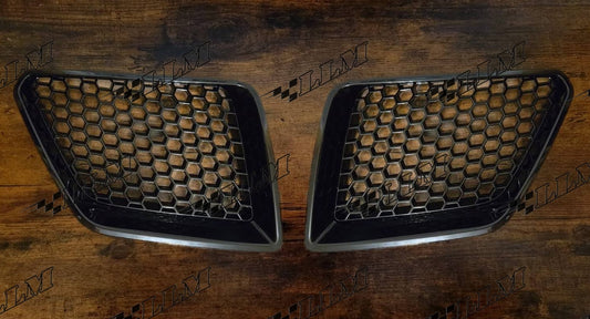 Pontiac G8 Upper Grills (Gloss Black)